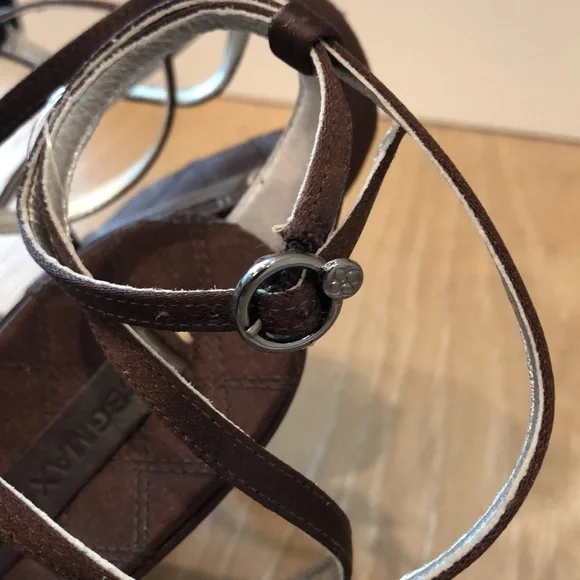 New BCBG brown strapped heels size 8.5 - Picture 3 of 8